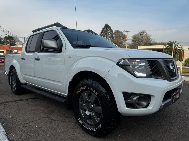 FRONTIER 2.5 SV ATTACK 4X4 CD TURBO ELETRONIC DIESEL 4P MANUAL - 2015 - DOIS IRMãOS