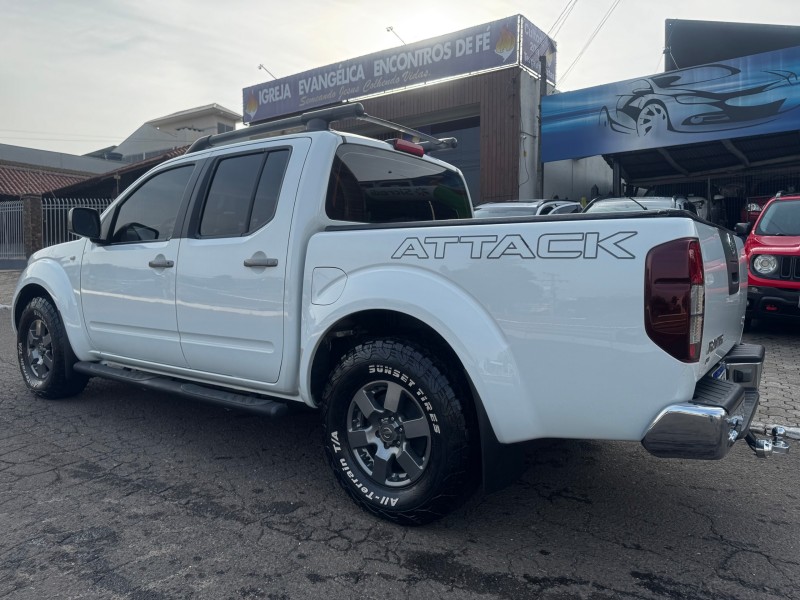 FRONTIER 2.5 SV ATTACK 4X4 CD TURBO ELETRONIC DIESEL 4P MANUAL - 2015 - DOIS IRMãOS
