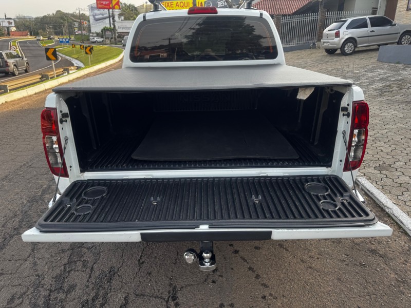 FRONTIER 2.5 SV ATTACK 4X4 CD TURBO ELETRONIC DIESEL 4P MANUAL - 2015 - DOIS IRMãOS
