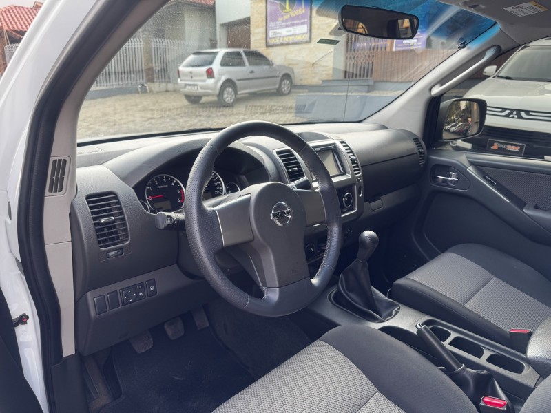 FRONTIER 2.5 SV ATTACK 4X4 CD TURBO ELETRONIC DIESEL 4P MANUAL - 2015 - DOIS IRMãOS