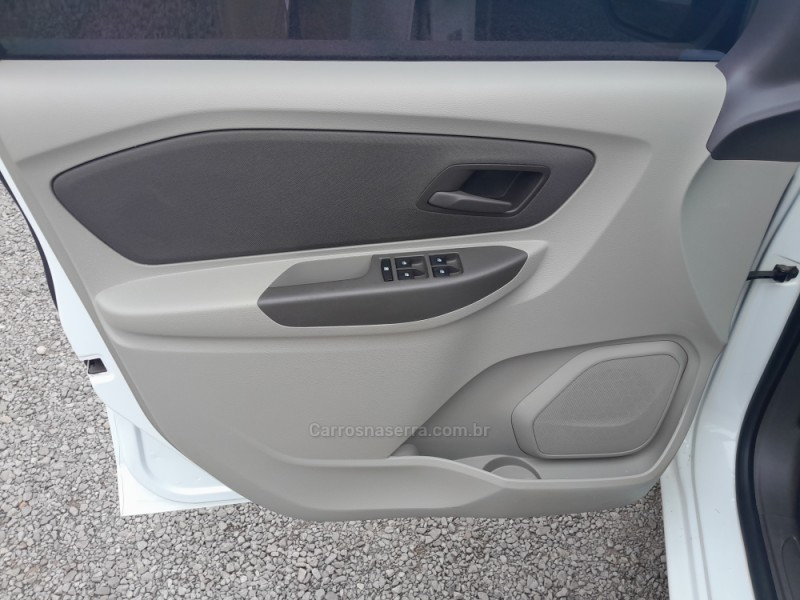 SPIN 1.8 LT 8V FLEX 4P MANUAL - 2015 - VERANóPOLIS