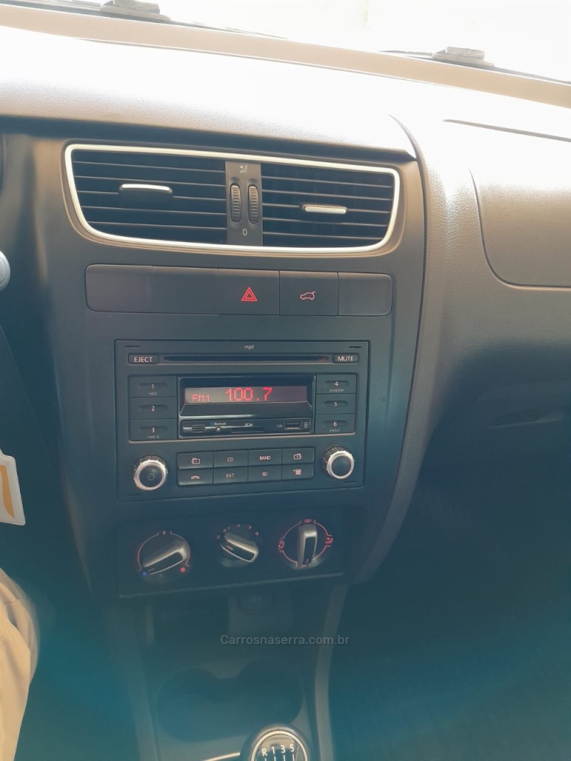 FOX 1.6 MI ITREND 8V FLEX 4P MANUAL - 2013 - VERANóPOLIS