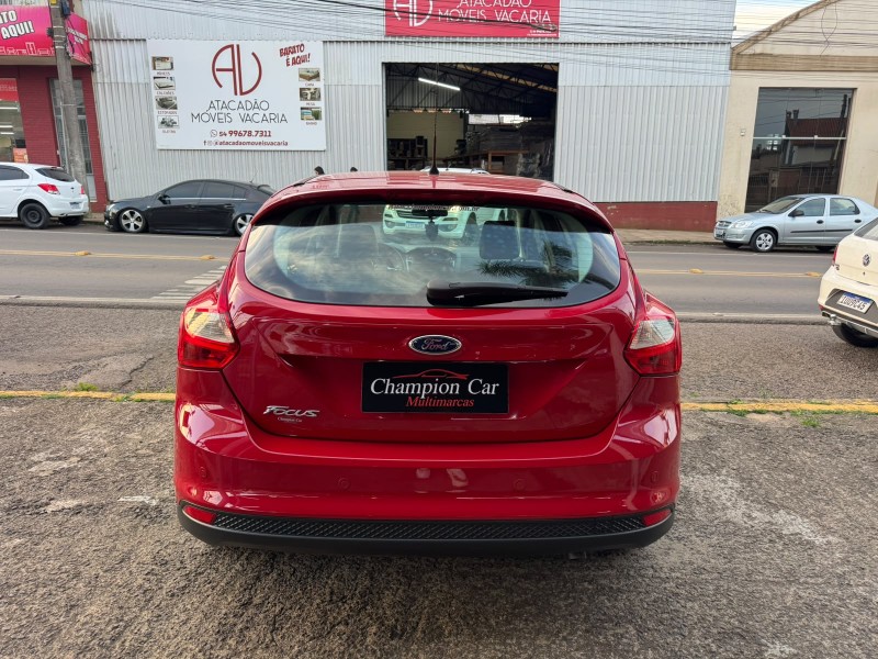 FOCUS 1.6 SE 16V FLEX 4P MANUAL - 2014 - VACARIA