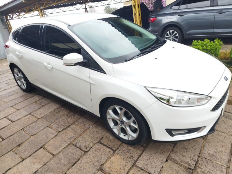 focus 2.0 se hatch 16v flex 4p auto 2018 veranopolis