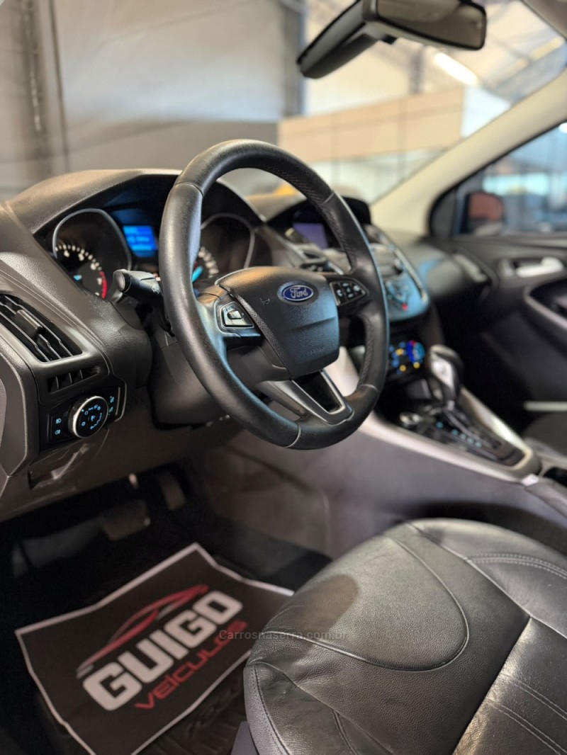 FOCUS 2.0 SE PLUS SEDAN 16V FLEX 4P AUTOMÁTICO - 2017 - NOVO HAMBURGO