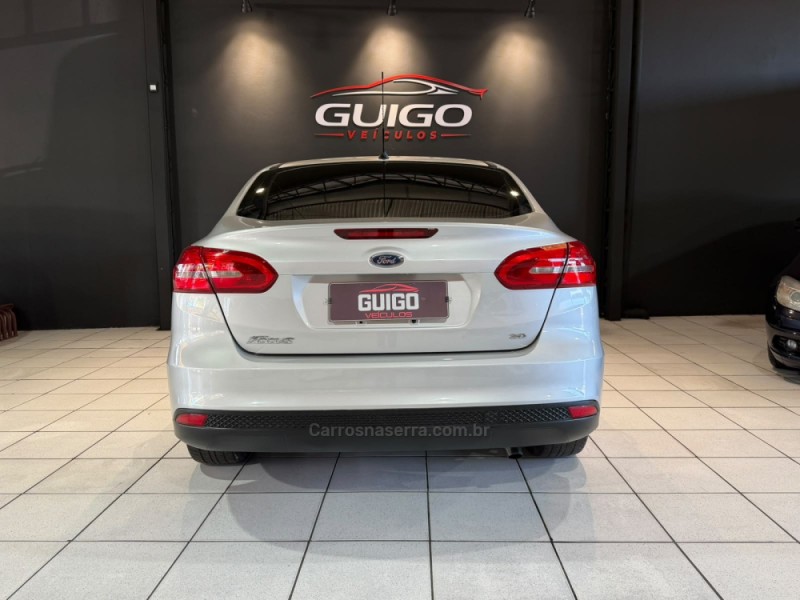 FOCUS 2.0 SE PLUS SEDAN 16V FLEX 4P AUTOMÁTICO - 2017 - NOVO HAMBURGO