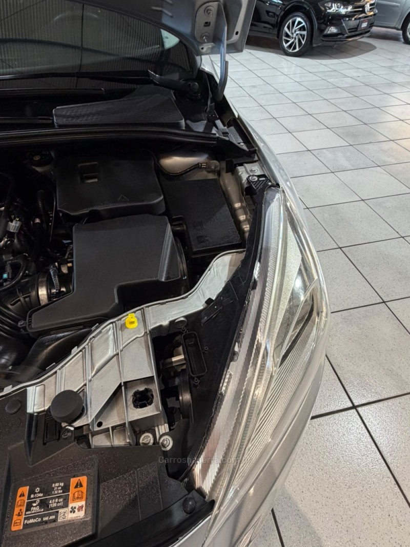 FOCUS 2.0 SE PLUS SEDAN 16V FLEX 4P AUTOMÁTICO - 2017 - NOVO HAMBURGO
