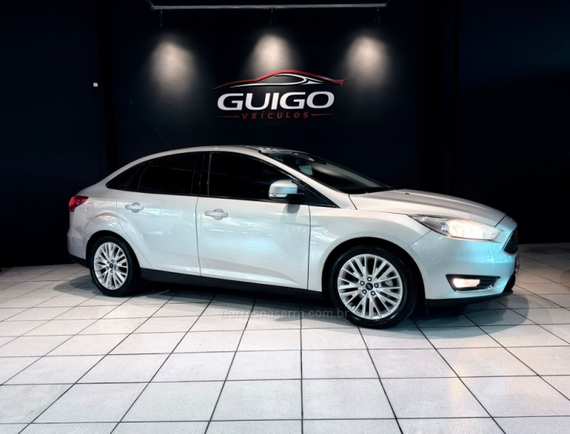 FOCUS 2.0 SE PLUS SEDAN 16V FLEX 4P AUTOMÁTICO - 2017 - NOVO HAMBURGO