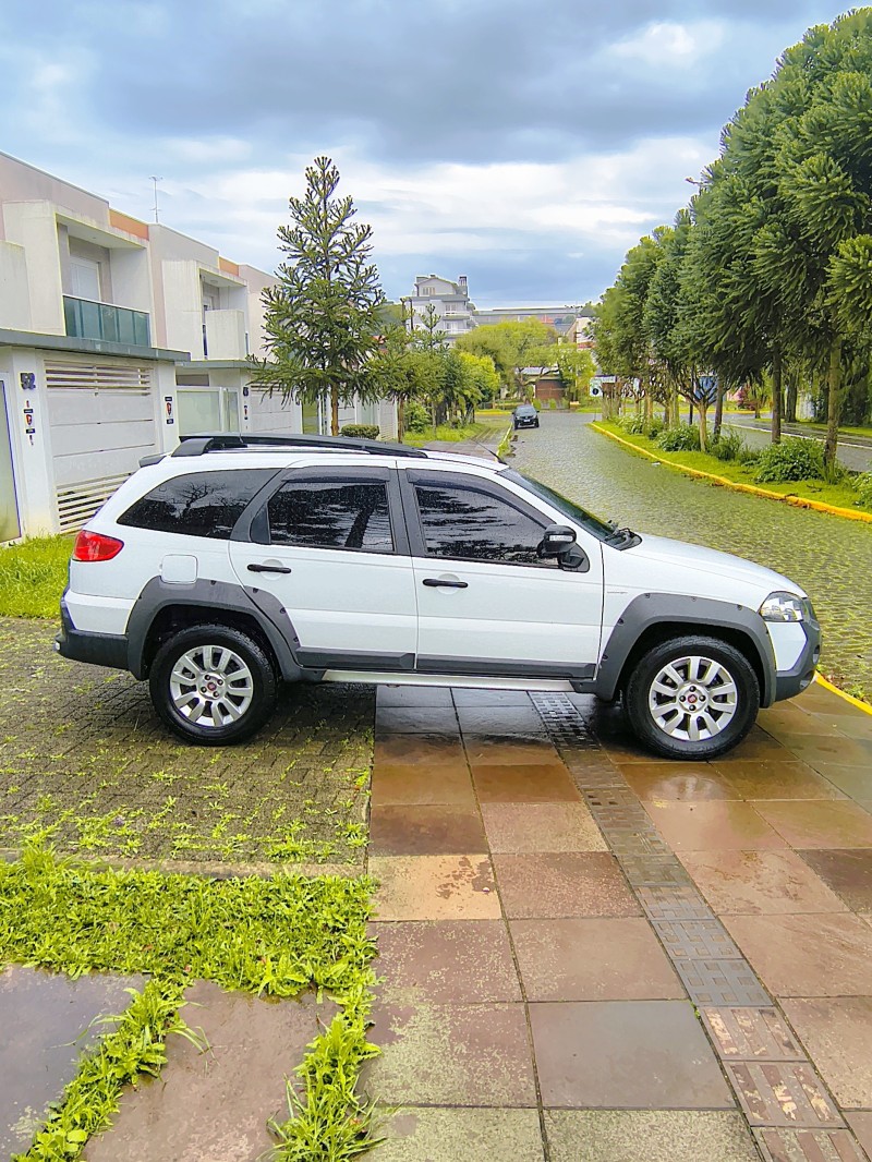 PALIO 1.8 MPI ADVENTURE LOCKER WEEKEND 8V FLEX 4P AUTOMATIZADO - 2014 - FARROUPILHA