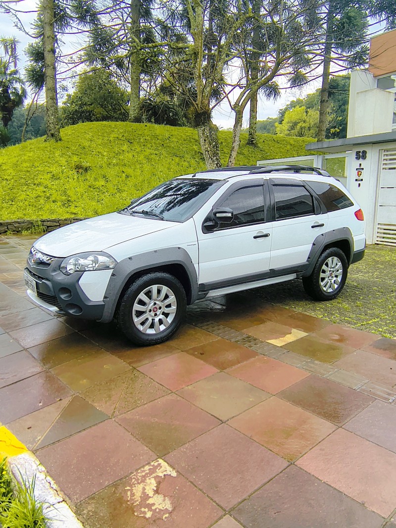 PALIO 1.8 MPI ADVENTURE LOCKER WEEKEND 8V FLEX 4P AUTOMATIZADO - 2014 - FARROUPILHA