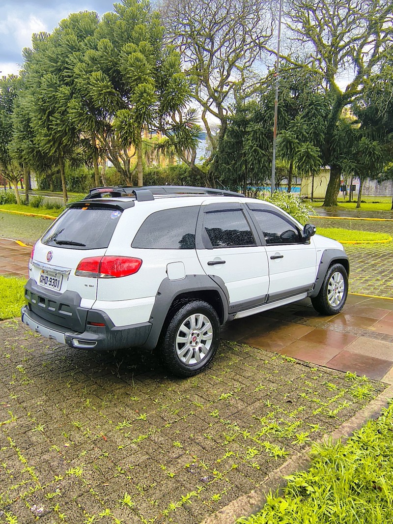 PALIO 1.8 MPI ADVENTURE LOCKER WEEKEND 8V FLEX 4P AUTOMATIZADO - 2014 - FARROUPILHA