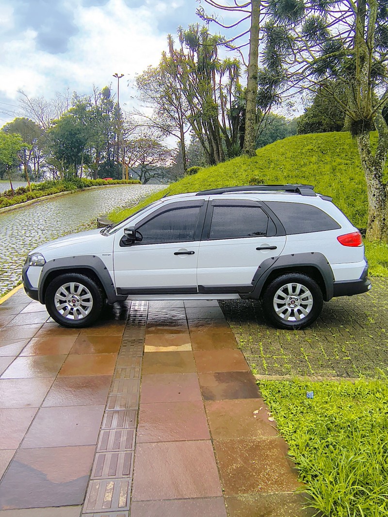 PALIO 1.8 MPI ADVENTURE LOCKER WEEKEND 8V FLEX 4P AUTOMATIZADO - 2014 - FARROUPILHA