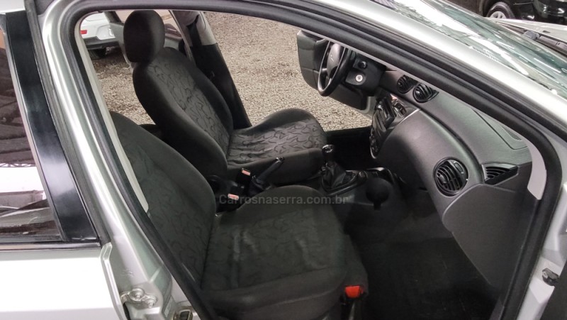 FOCUS 1.6 8V GASOLINA 4P MANUAL - 2009 - CAXIAS DO SUL