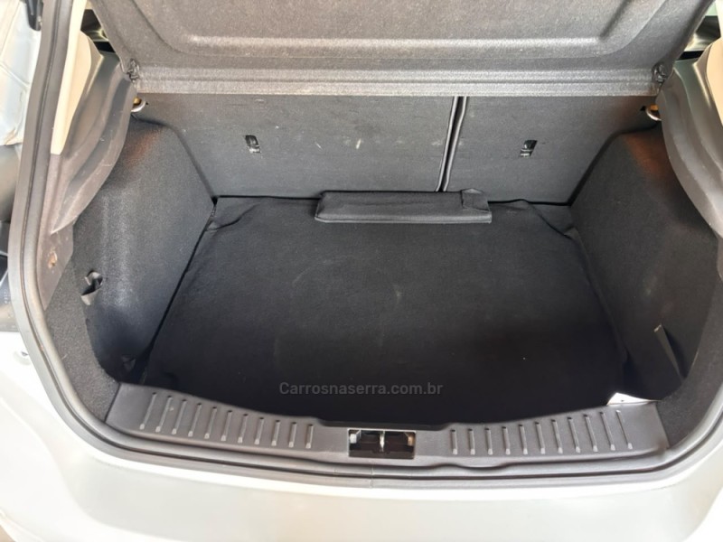 FOCUS 1.6 SE PLUS 16V FLEX 4P MANUAL - 2018 - NOVA ARAçá