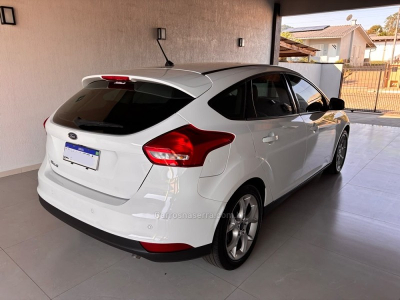 FOCUS 1.6 SE PLUS 16V FLEX 4P MANUAL - 2018 - NOVA ARAçá