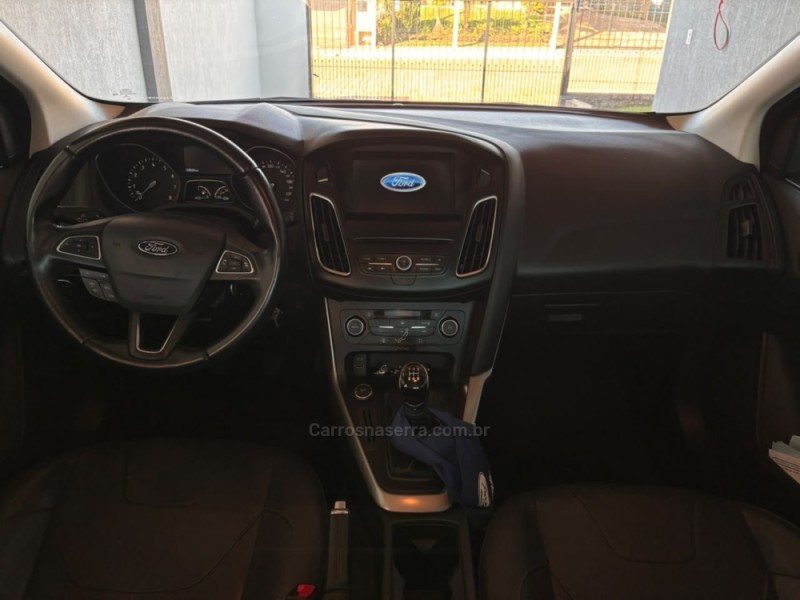 FOCUS 1.6 SE PLUS 16V FLEX 4P MANUAL - 2018 - NOVA ARAçá