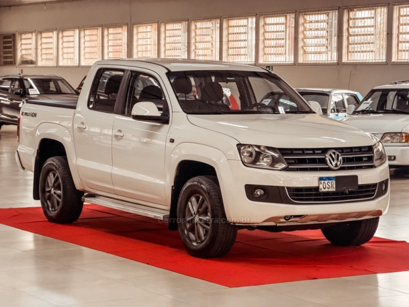 AMAROK 2.0 S 4X4 CD 16V TURBO INTERCOOLER DIESEL 4P MANUAL - 2014 - NOVA PRATA
