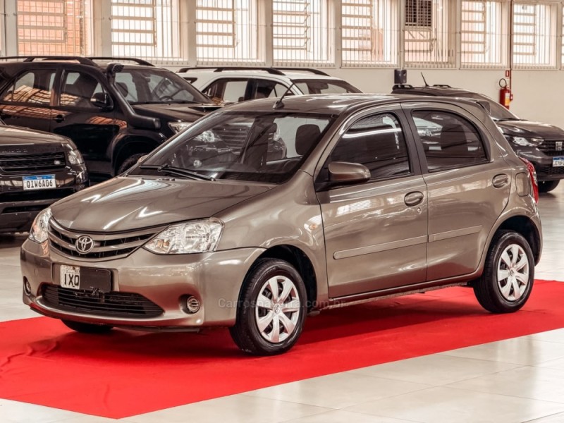 etios 1.5 xs 16v flex 4p automatico 2017 nova prata