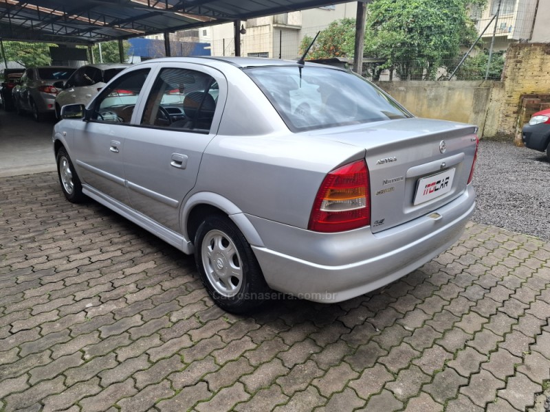 ASTRA 1.8 MPFI MILLENIUM II SEDAN 8V GASOLINA 4P MANUAL - 2001 - GARIBALDI