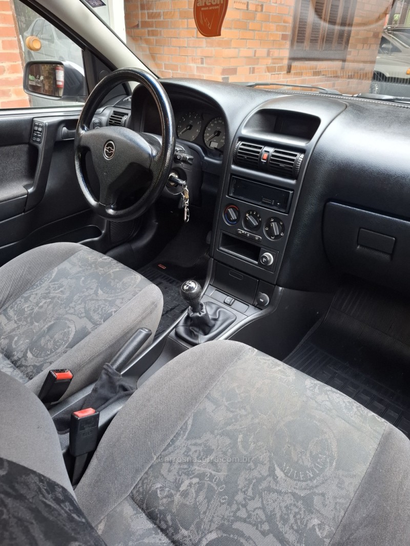 ASTRA 1.8 MPFI MILLENIUM II SEDAN 8V GASOLINA 4P MANUAL - 2001 - GARIBALDI