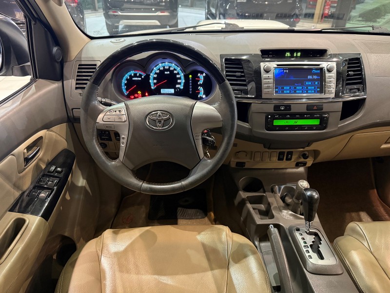 HILUX SW4 3.0 SRV 4X4 7 LUGARES 16V TURBO INTERCOOLER DIESEL 4P AUTOMÁTICO - 2012 - FARROUPILHA