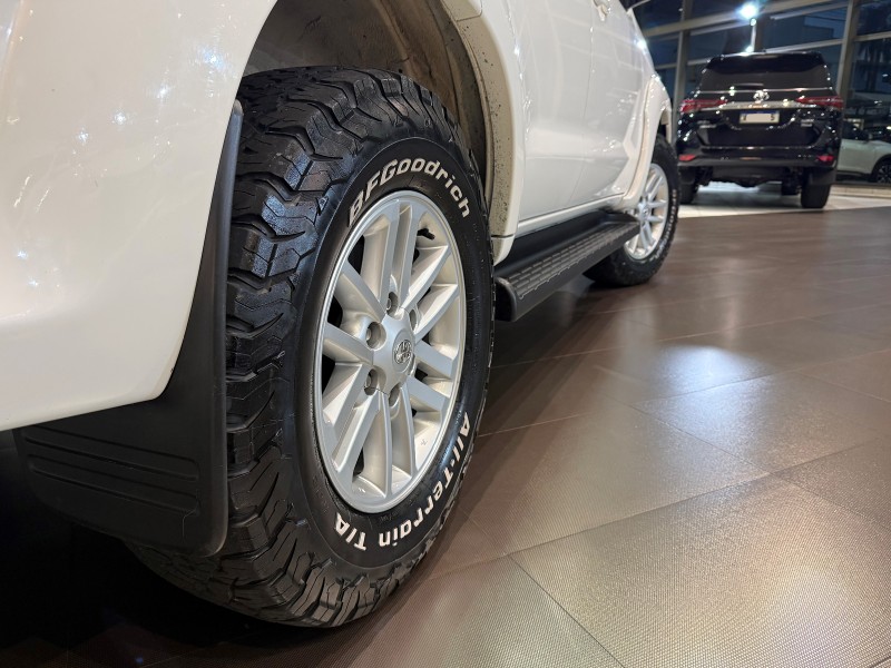 HILUX SW4 3.0 SRV 4X4 7 LUGARES 16V TURBO INTERCOOLER DIESEL 4P AUTOMÁTICO - 2012 - FARROUPILHA