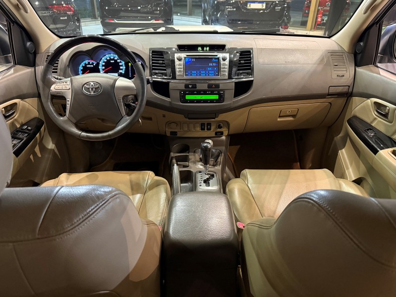 HILUX SW4 3.0 SRV 4X4 7 LUGARES 16V TURBO INTERCOOLER DIESEL 4P AUTOMÁTICO - 2012 - FARROUPILHA