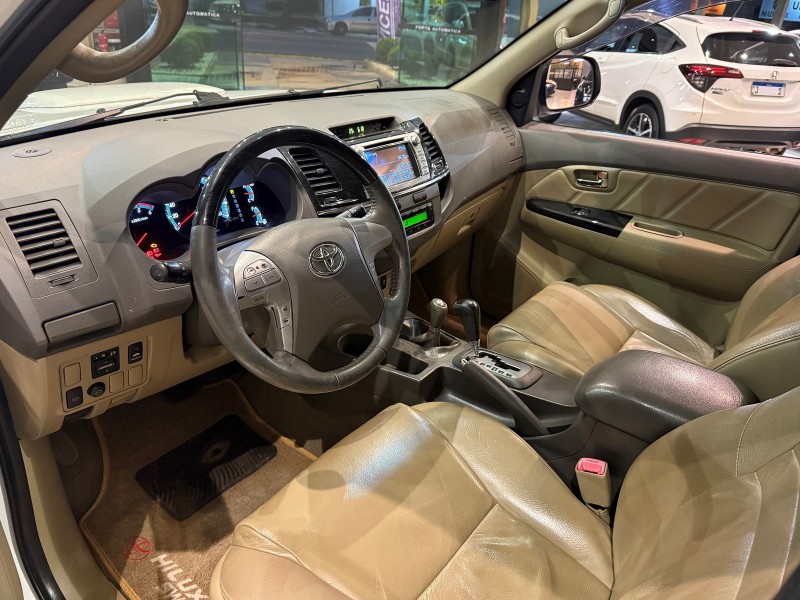 HILUX SW4 3.0 SRV 4X4 7 LUGARES 16V TURBO INTERCOOLER DIESEL 4P AUTOMÁTICO - 2012 - FARROUPILHA