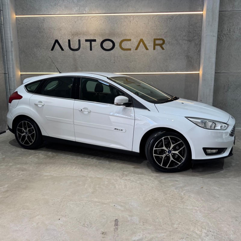 focus 2.0 titanium hatch 16v flex 4p automatico 2016 caxias do sul