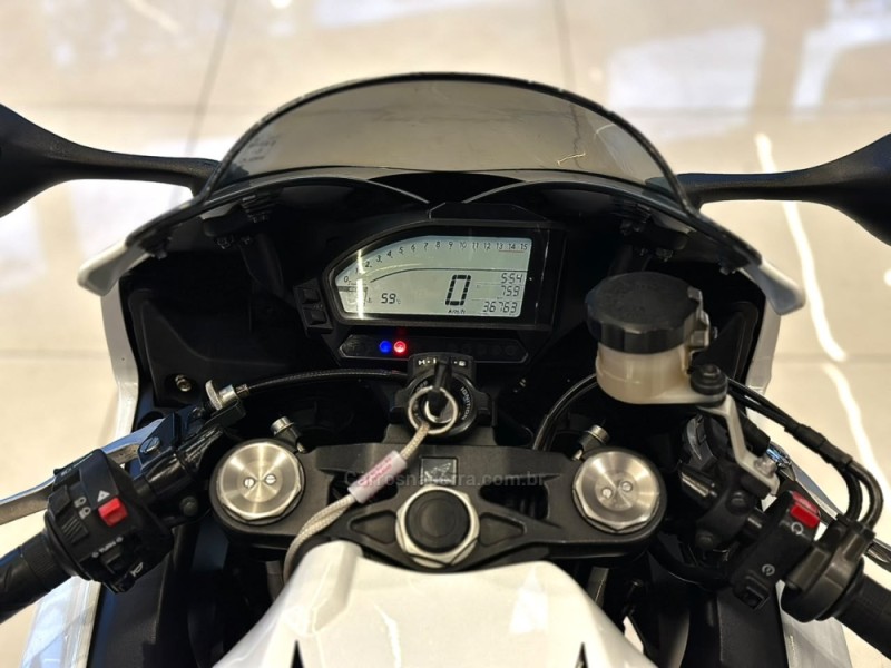 CBR 1000RR FIREBLADE - 2014 - CAXIAS DO SUL