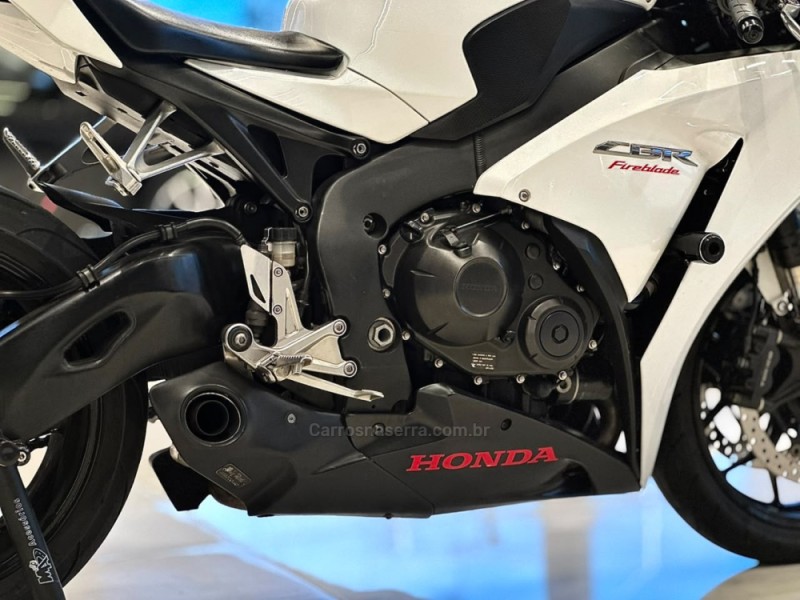 CBR 1000RR FIREBLADE - 2014 - CAXIAS DO SUL