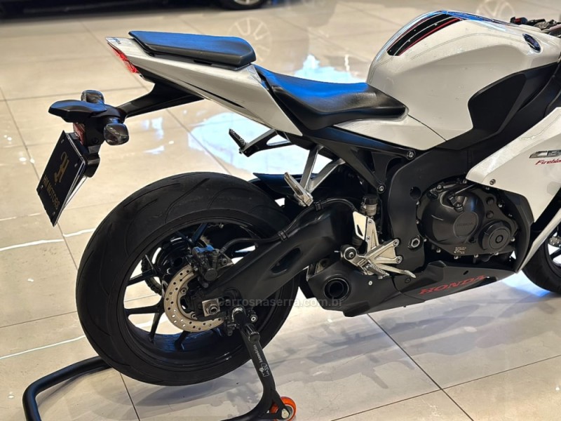 CBR 1000RR FIREBLADE - 2014 - CAXIAS DO SUL
