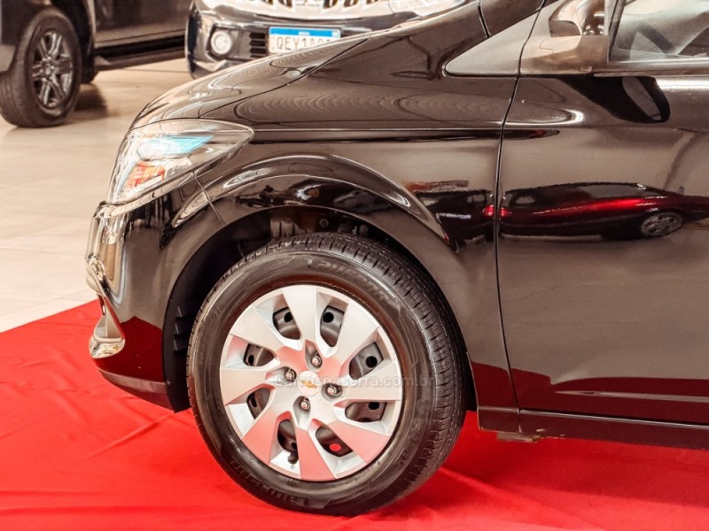 PRISMA 1.4 MPFI LT 8V FLEX 4P MANUAL - 2015 - NOVA PRATA