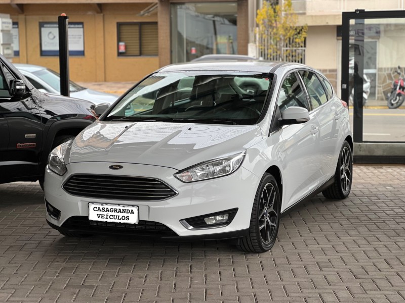 focus 2.0 titanium hatch 16v flex 4p automatico 2016 bento goncalves