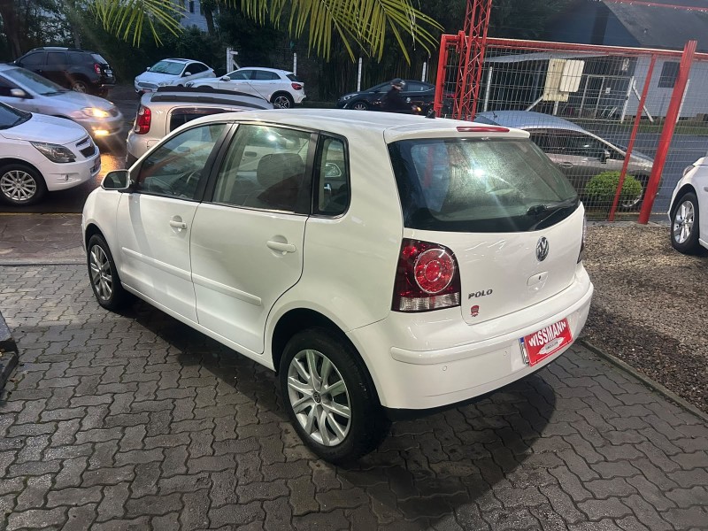 POLO 1.6 MI 8V FLEX 4P MANUAL - 2011 - TRêS COROAS