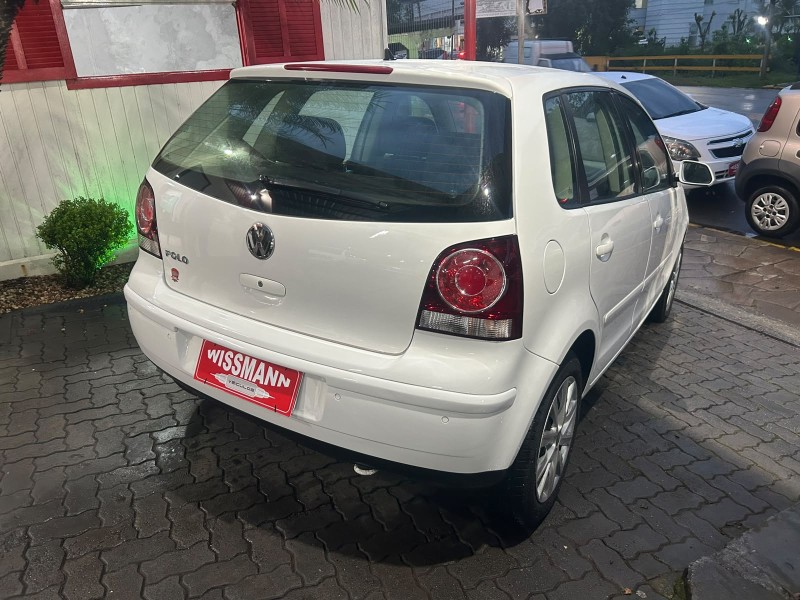 POLO 1.6 MI 8V FLEX 4P MANUAL - 2011 - TRêS COROAS