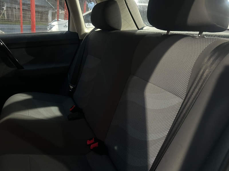 POLO 1.6 MI 8V FLEX 4P MANUAL - 2011 - TRêS COROAS