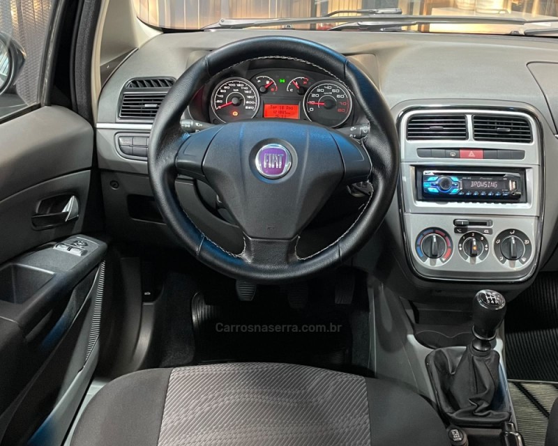 PUNTO 1.4 ATTRACTIVE ITALIA 8V FLEX 4P MANUAL - 2012 - VACARIA