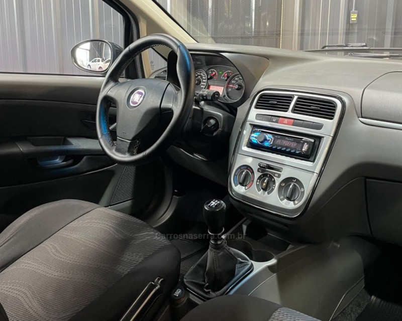 PUNTO 1.4 ATTRACTIVE ITALIA 8V FLEX 4P MANUAL - 2012 - VACARIA