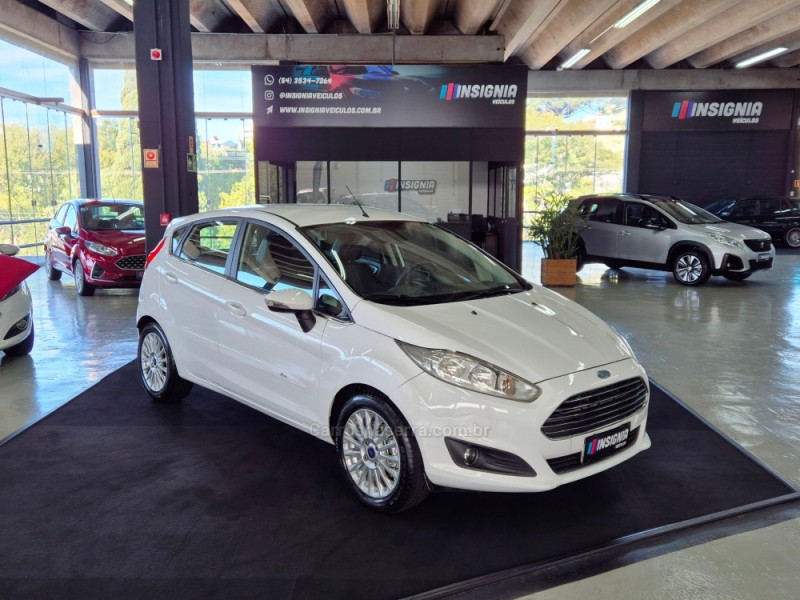 FIESTA 1.6 TITANIUM HATCH 16V FLEX 4P AUTOMÁTICO - 2015 - CAXIAS DO SUL