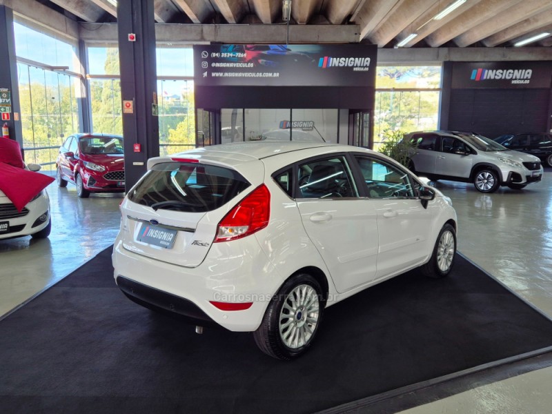 FIESTA 1.6 TITANIUM HATCH 16V FLEX 4P AUTOMÁTICO - 2015 - CAXIAS DO SUL