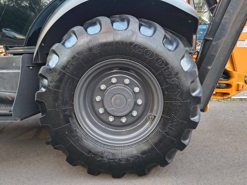 RETROESCAVADEIRA 4X4  - 2025 - DOIS IRMãOS