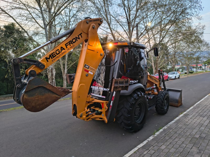 RETROESCAVADEIRA 4X4  - 2025 - DOIS IRMãOS