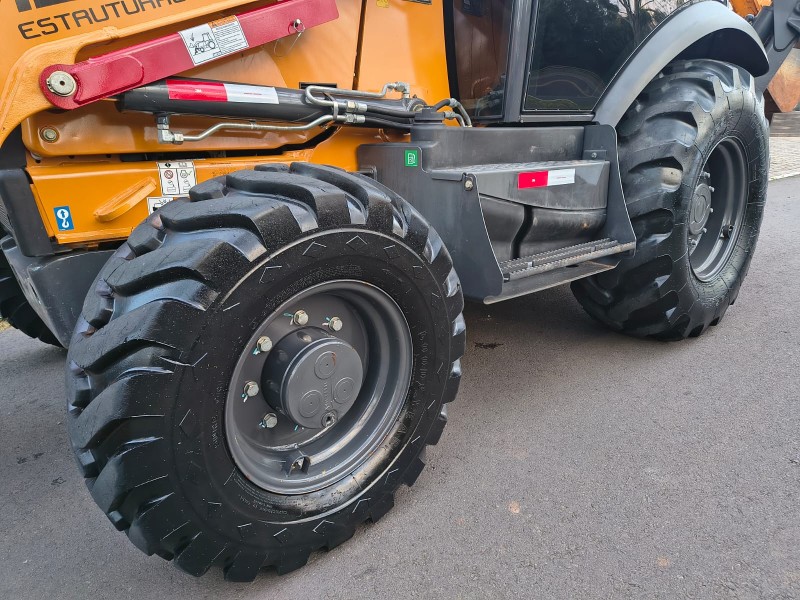 RETROESCAVADEIRA 4X4  - 2025 - DOIS IRMãOS