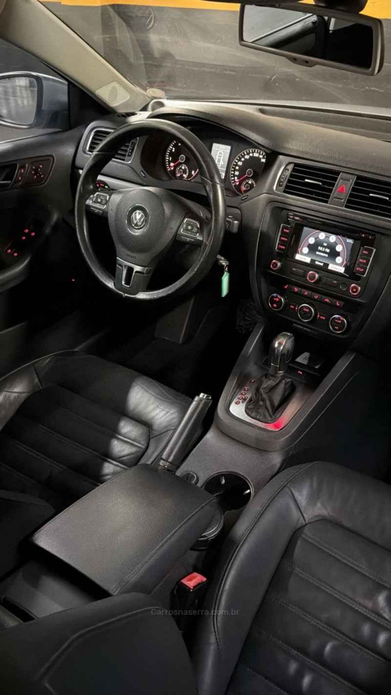 JETTA 2.0 TSI HIGHLINE 200CV GASOLINA 4P TIPTRONIC - 2013 - CAXIAS DO SUL