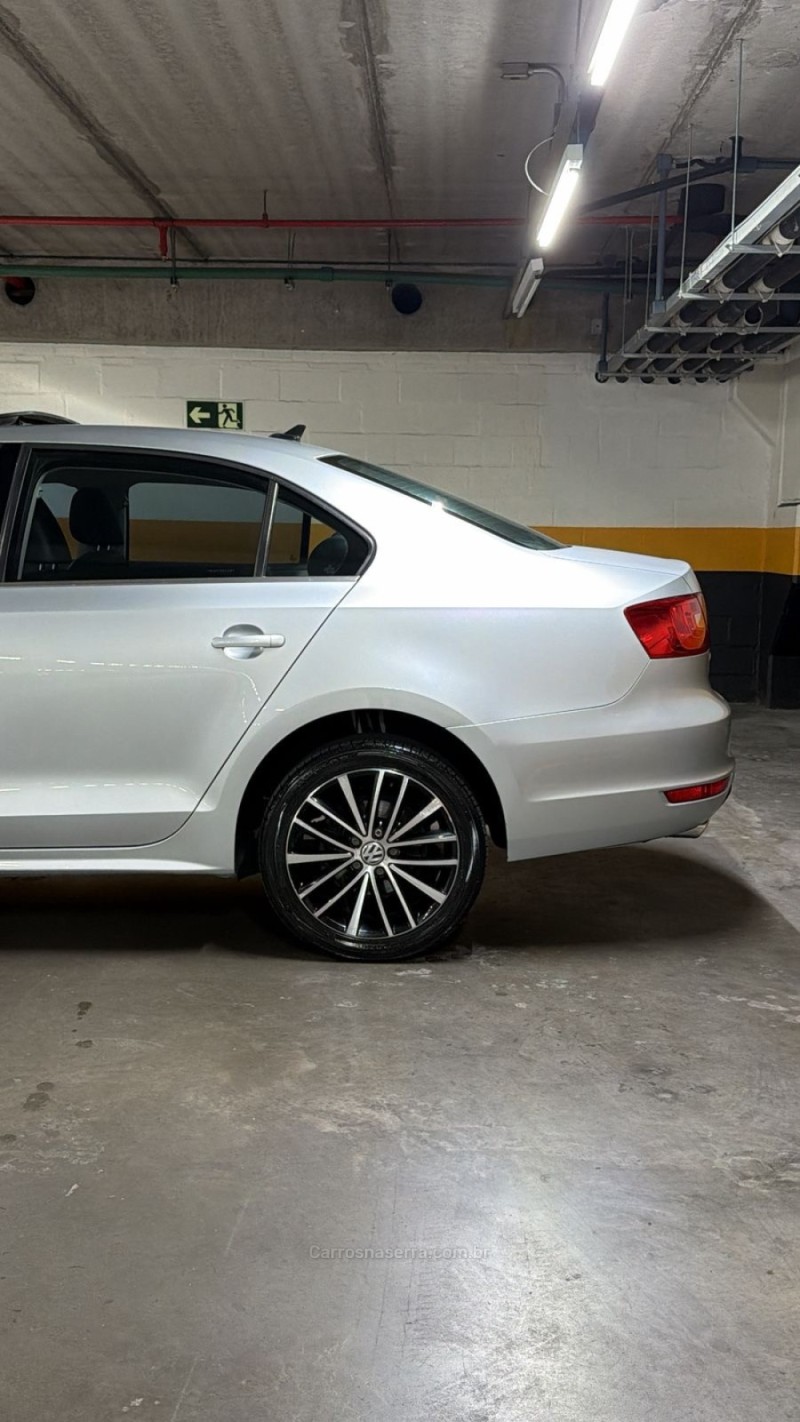 JETTA 2.0 TSI HIGHLINE 200CV GASOLINA 4P TIPTRONIC - 2013 - CAXIAS DO SUL