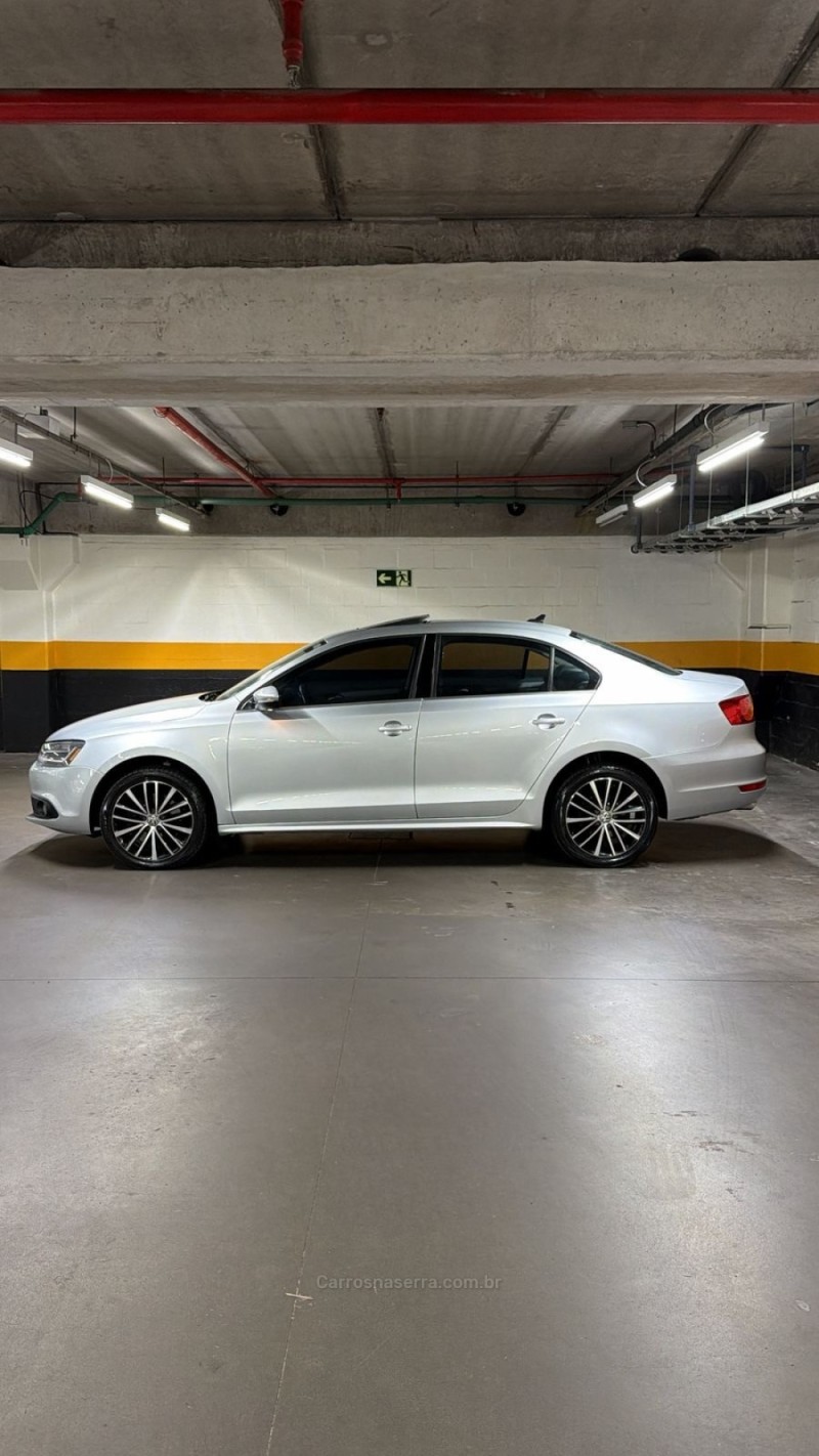 JETTA 2.0 TSI HIGHLINE 200CV GASOLINA 4P TIPTRONIC - 2013 - CAXIAS DO SUL