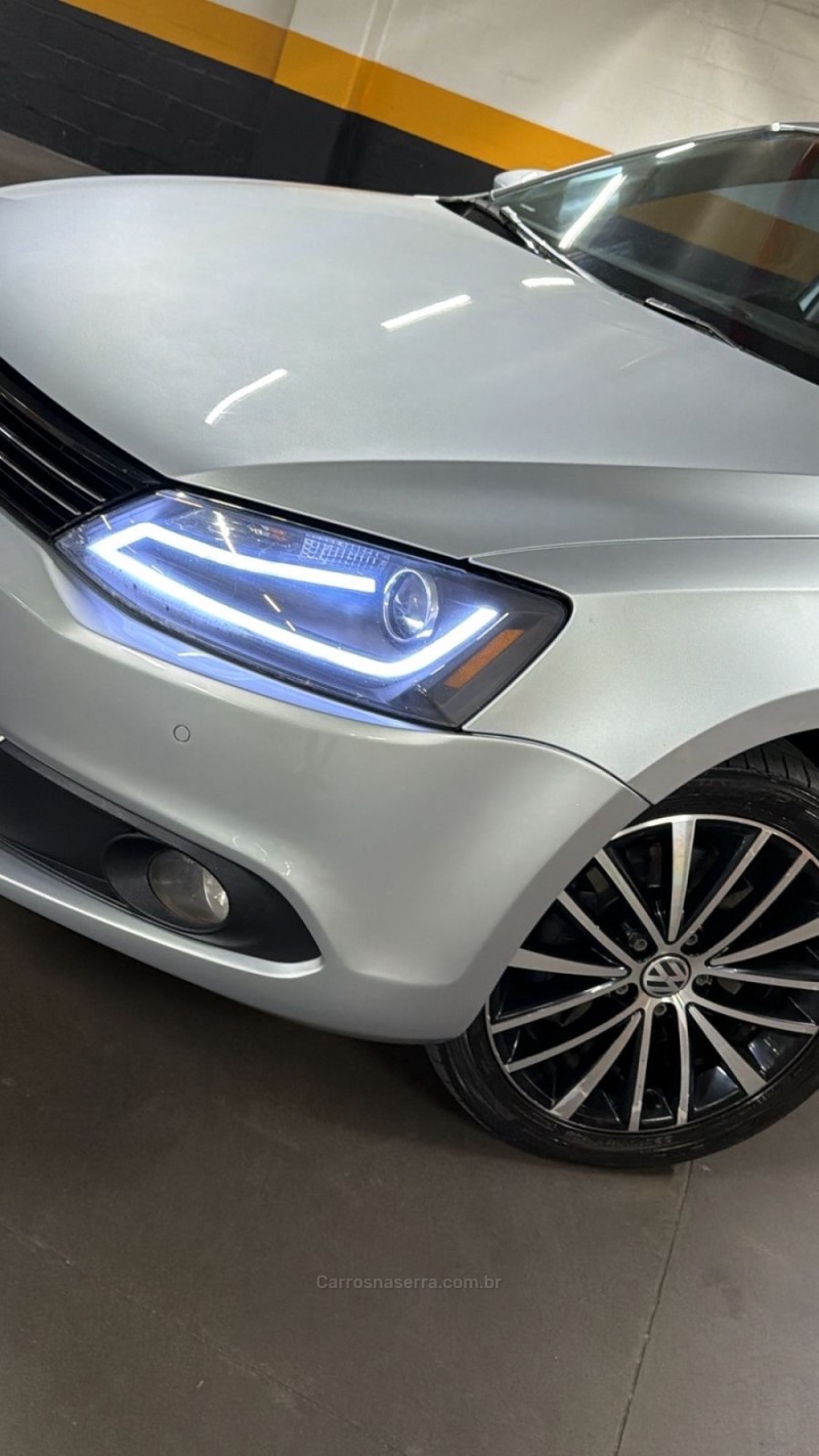 JETTA 2.0 TSI HIGHLINE 200CV GASOLINA 4P TIPTRONIC - 2013 - CAXIAS DO SUL