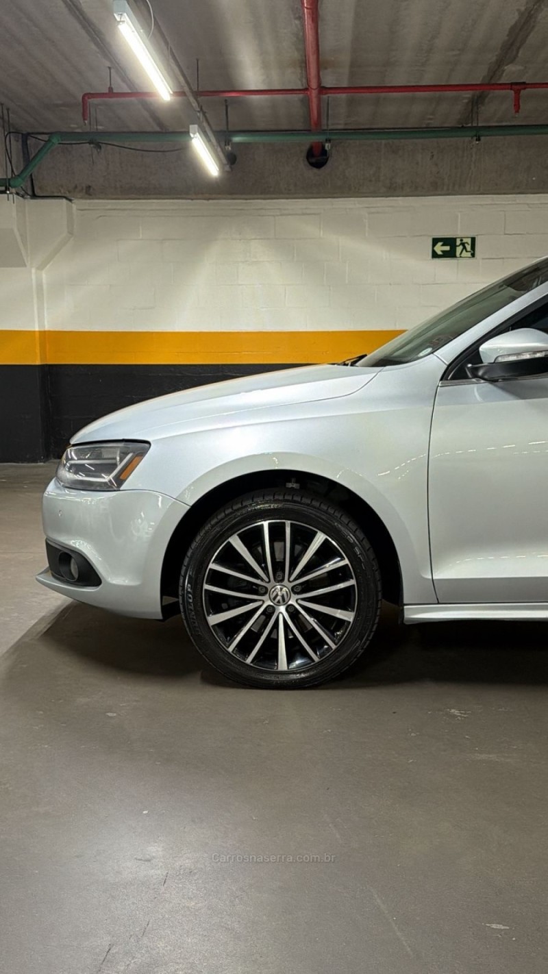 JETTA 2.0 TSI HIGHLINE 200CV GASOLINA 4P TIPTRONIC - 2013 - CAXIAS DO SUL
