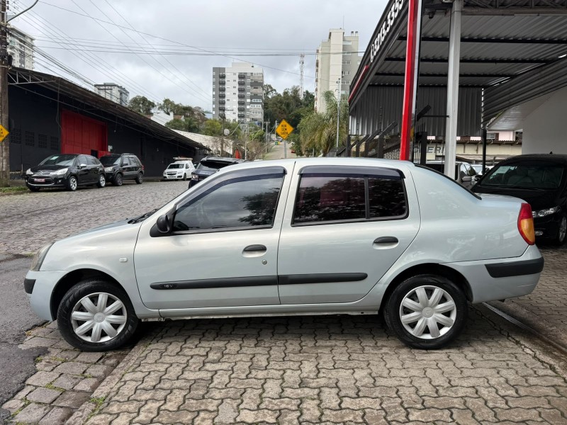 CLIO 1.0 EXPRESSION SEDAN 16V GASOLINA 4P MANUAL - 2004 - CAXIAS DO SUL
